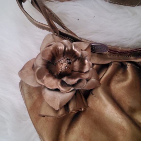 Luvshoes Canada Brand New Gold Shoulder Bag - Picture 3 of 7